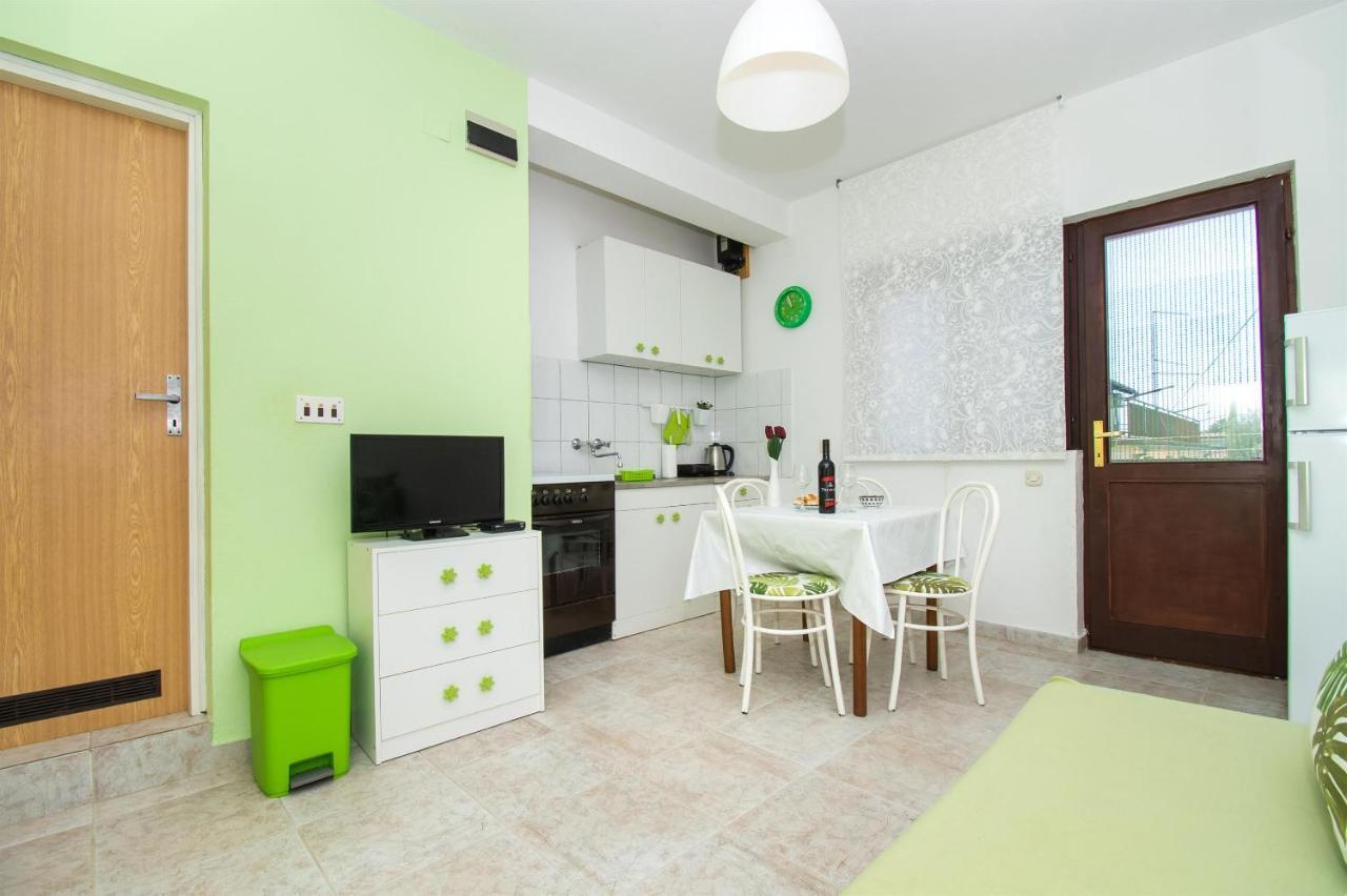 Apartments Dijana Pakoštane Kültér fotó